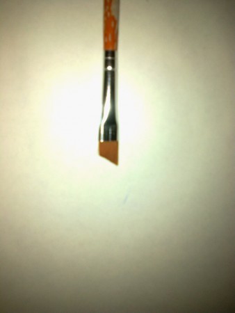 en speciell pensel - bra till framförallt splitcakes och smala, raka linjer