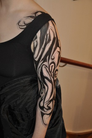 äkta tattoo. Enkel att tvätta bort med ljummet vatten... ;)